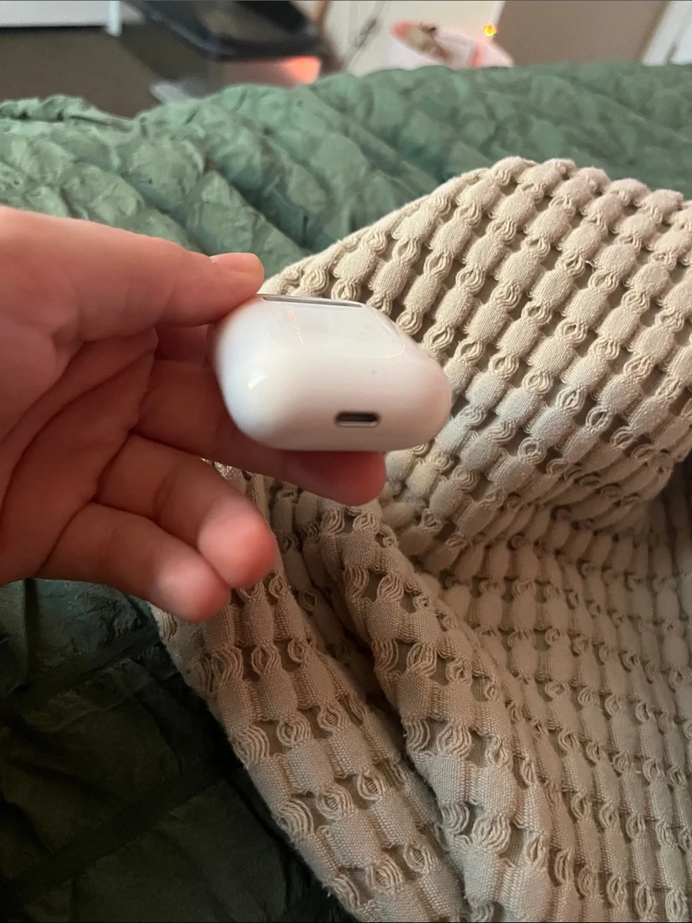 Apple White Wireless AirPods with Charging Case